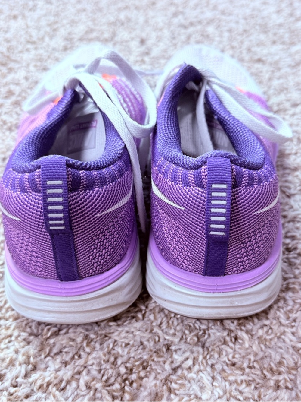 Nike Women’s Fly Knit Lavender and White Running Shoes - Picture 4 of 9